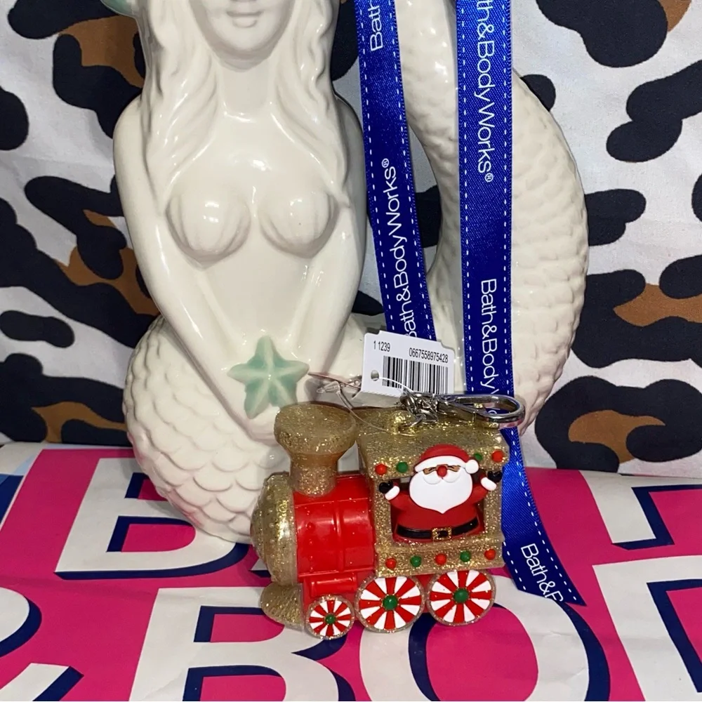 BATH AND BODY WORKS LIGHT UP SOUND HOLIDAY SANTA TRAIN POCKETBAC HOLDER